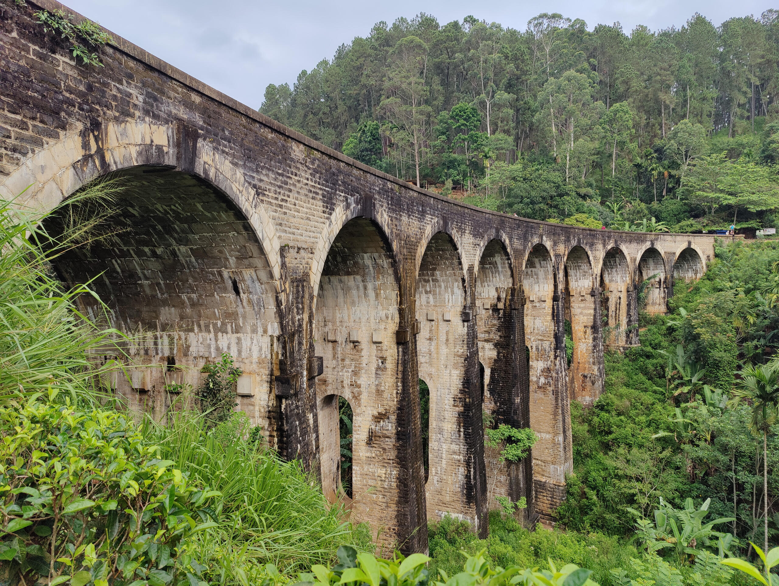 Sri Lanka Project Sunrise Aftermovie Thumbnail picture of nine arches bridge in ella sri lanka aftermovie flamingo moments